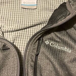 Columbia men’s small half zip pullover